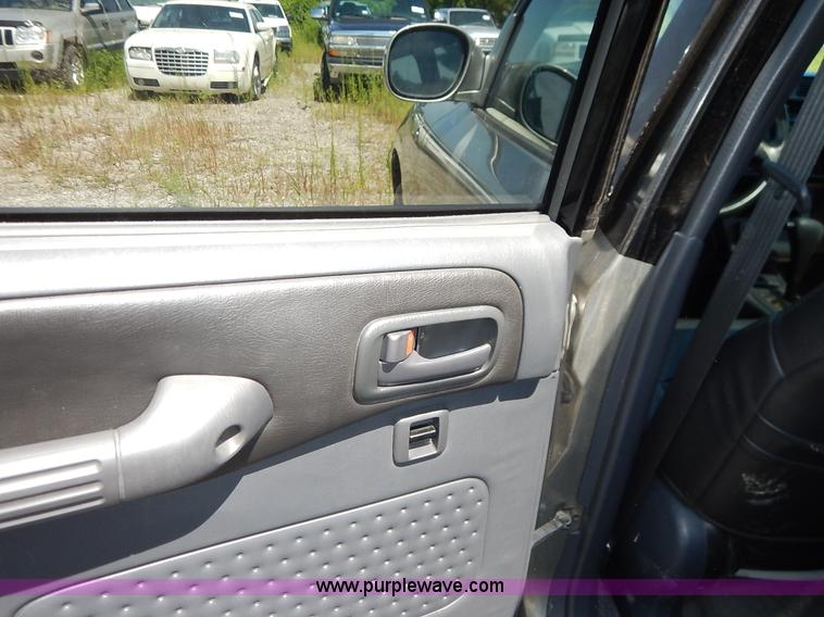 image for item K1572 1999 Toyota RAV4 SUV