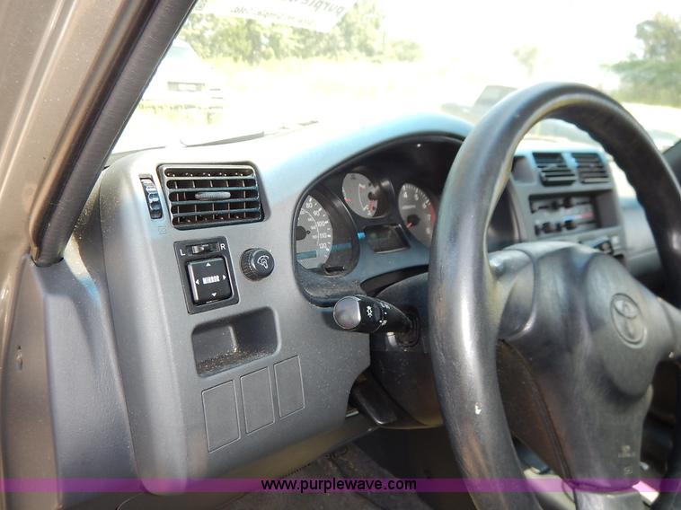 image for item K1572 1999 Toyota RAV4 SUV