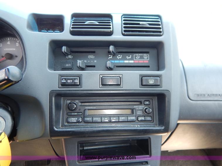 image for item K1572 1999 Toyota RAV4 SUV