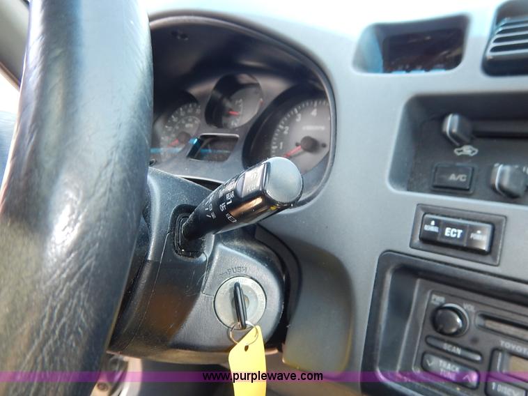 image for item K1572 1999 Toyota RAV4 SUV