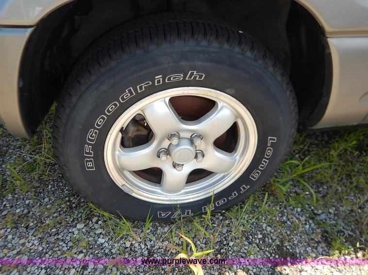 image for item K1572 1999 Toyota RAV4 SUV