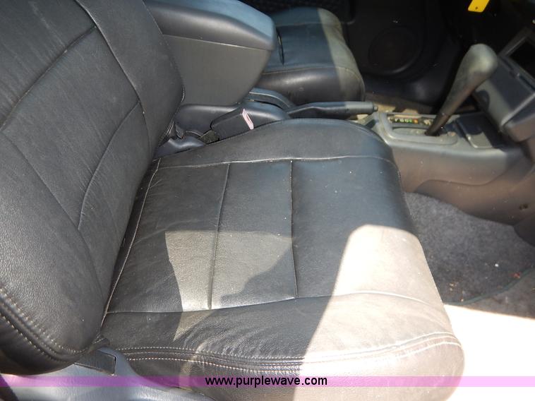 image for item K1572 1999 Toyota RAV4 SUV