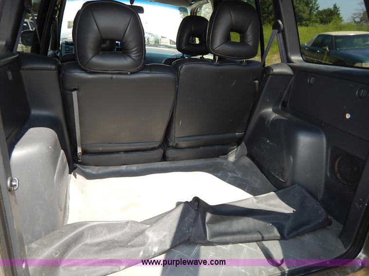 image for item K1572 1999 Toyota RAV4 SUV