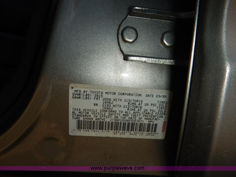 image for item K1572 1999 Toyota RAV4 SUV