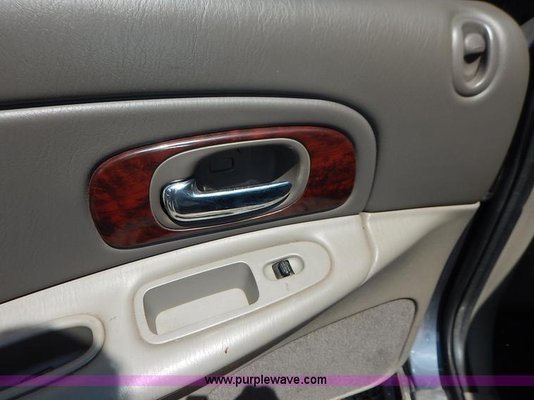 image for item K1573 2003 Chrysler Concorde LX