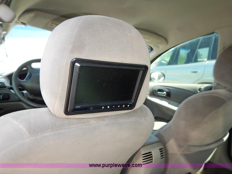 image for item K1573 2003 Chrysler Concorde LX