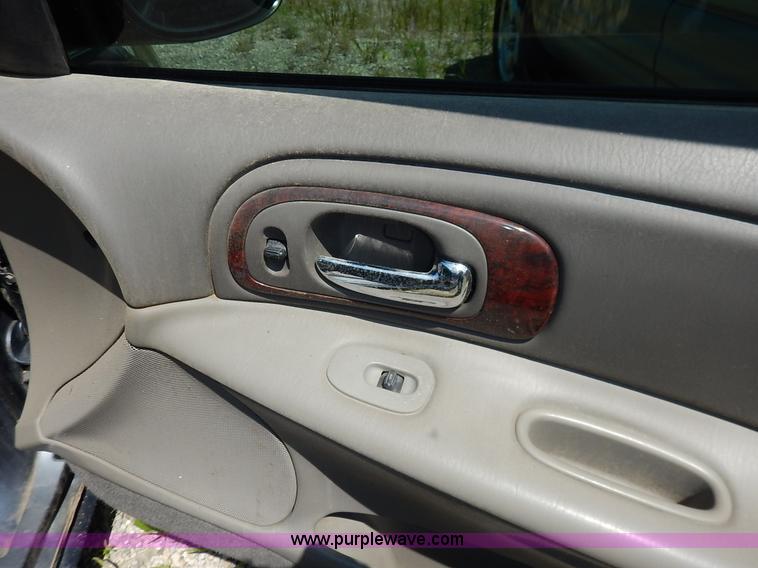 image for item K1573 2003 Chrysler Concorde LX