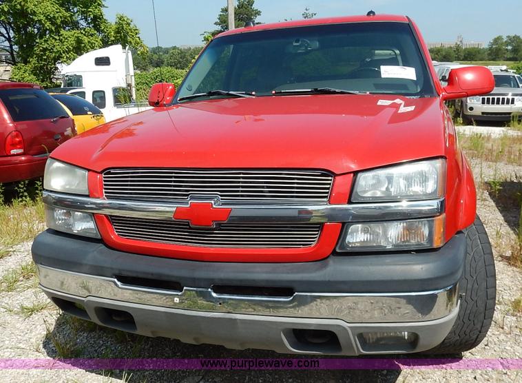 image for item K1575 2005 Chevrolet Avalanche Regency pickup truck