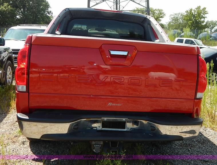 image for item K1575 2005 Chevrolet Avalanche Regency pickup truck