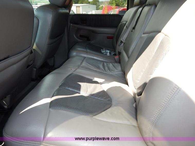 image for item K1575 2005 Chevrolet Avalanche Regency pickup truck