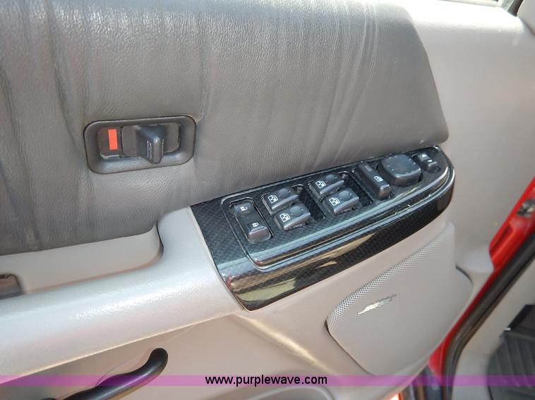 image for item K1575 2005 Chevrolet Avalanche Regency pickup truck