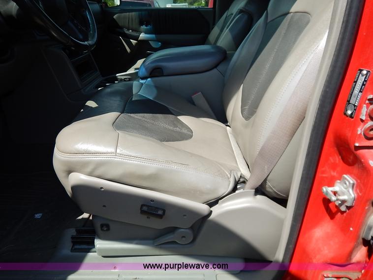 image for item K1575 2005 Chevrolet Avalanche Regency pickup truck