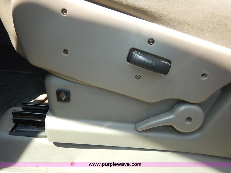 image for item K1575 2005 Chevrolet Avalanche Regency pickup truck