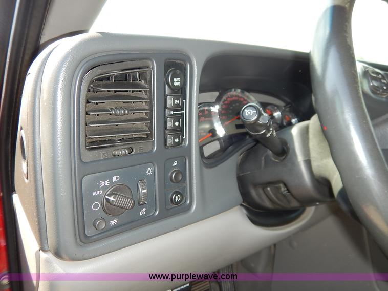 image for item K1575 2005 Chevrolet Avalanche Regency pickup truck