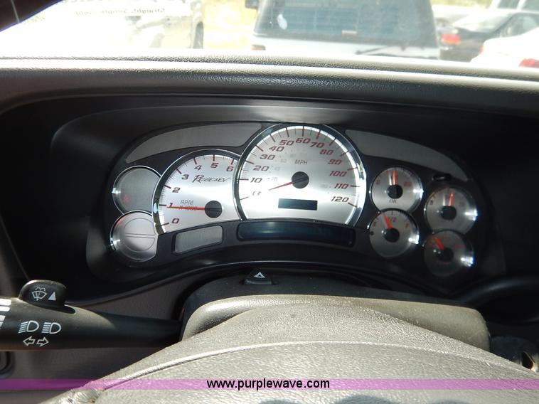 image for item K1575 2005 Chevrolet Avalanche Regency pickup truck