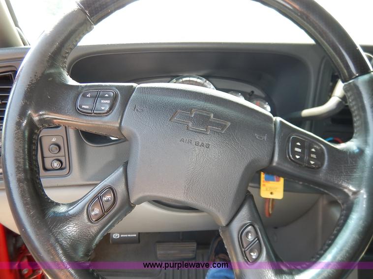 image for item K1575 2005 Chevrolet Avalanche Regency pickup truck