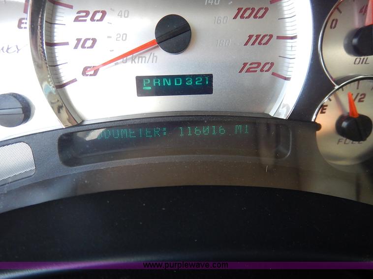 image for item K1575 2005 Chevrolet Avalanche Regency pickup truck