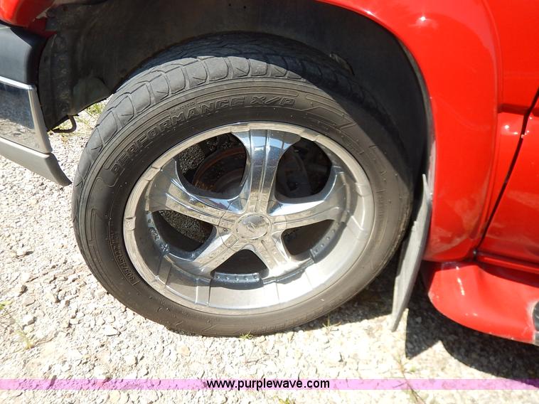 image for item K1575 2005 Chevrolet Avalanche Regency pickup truck