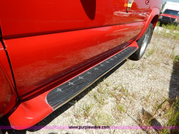 image for item K1575 2005 Chevrolet Avalanche Regency pickup truck