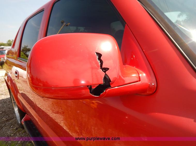 image for item K1575 2005 Chevrolet Avalanche Regency pickup truck