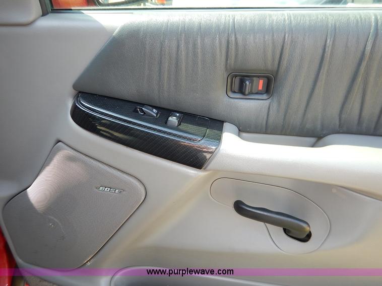 image for item K1575 2005 Chevrolet Avalanche Regency pickup truck