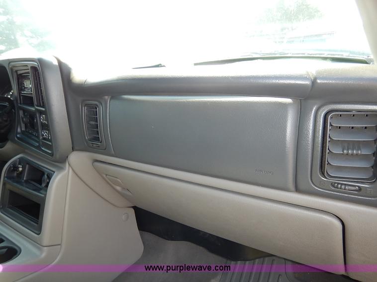 image for item K1575 2005 Chevrolet Avalanche Regency pickup truck