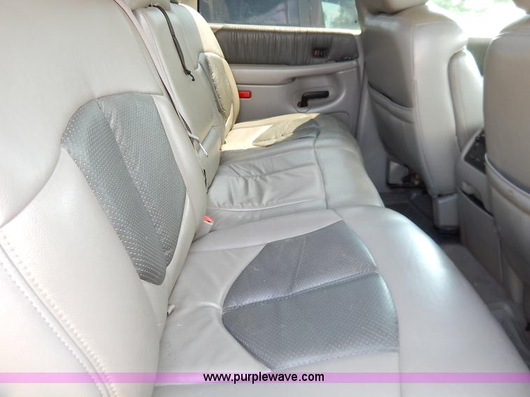 image for item K1575 2005 Chevrolet Avalanche Regency pickup truck