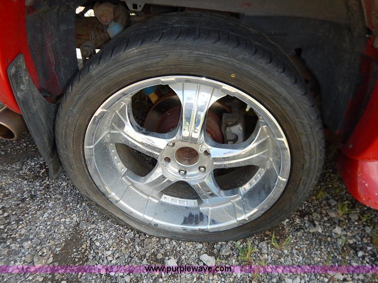 image for item K1575 2005 Chevrolet Avalanche Regency pickup truck