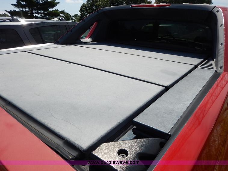 image for item K1575 2005 Chevrolet Avalanche Regency pickup truck