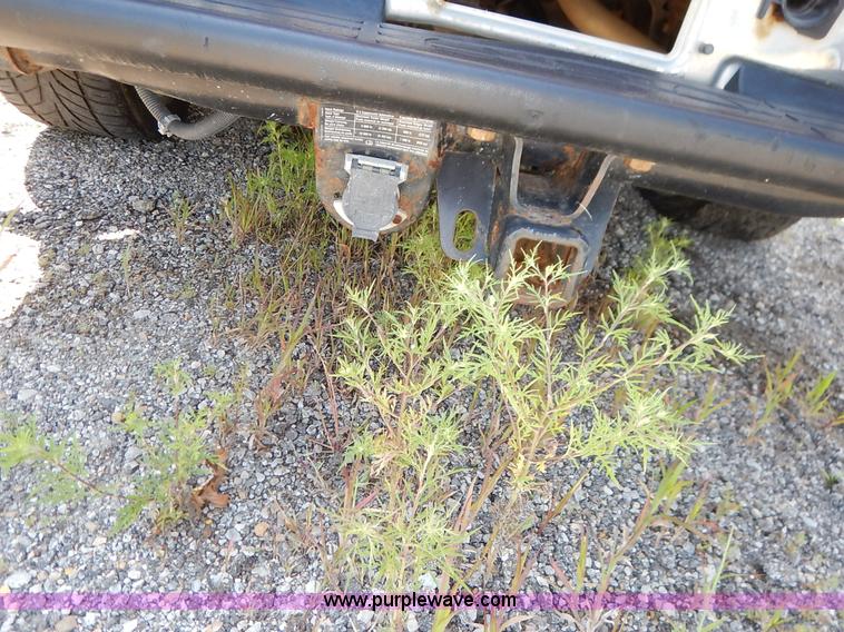 image for item K1575 2005 Chevrolet Avalanche Regency pickup truck