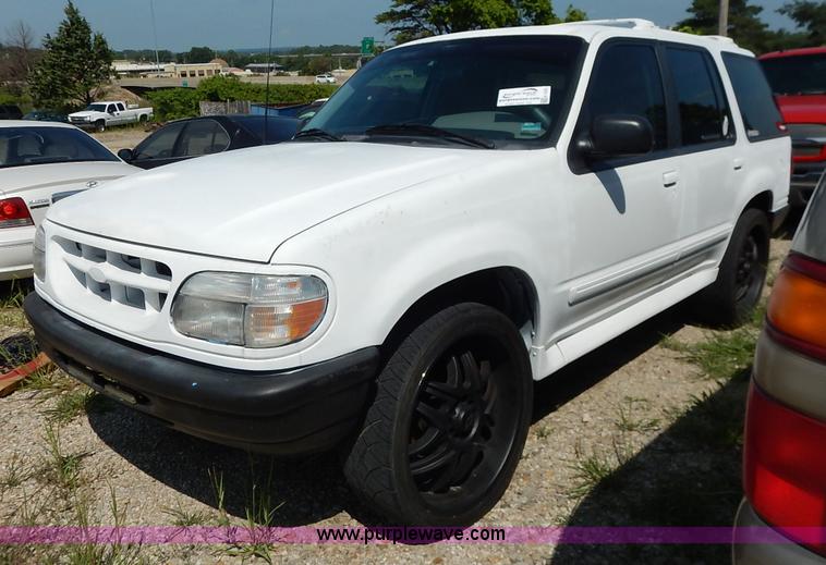 image for item K1576 1997 Ford Explorer SUV