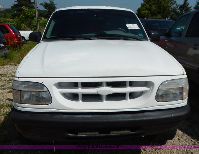 image for item K1576 1997 Ford Explorer SUV