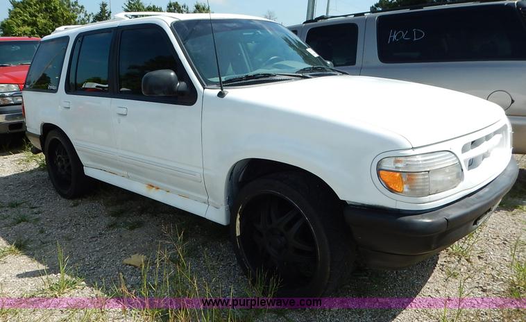 image for item K1576 1997 Ford Explorer SUV
