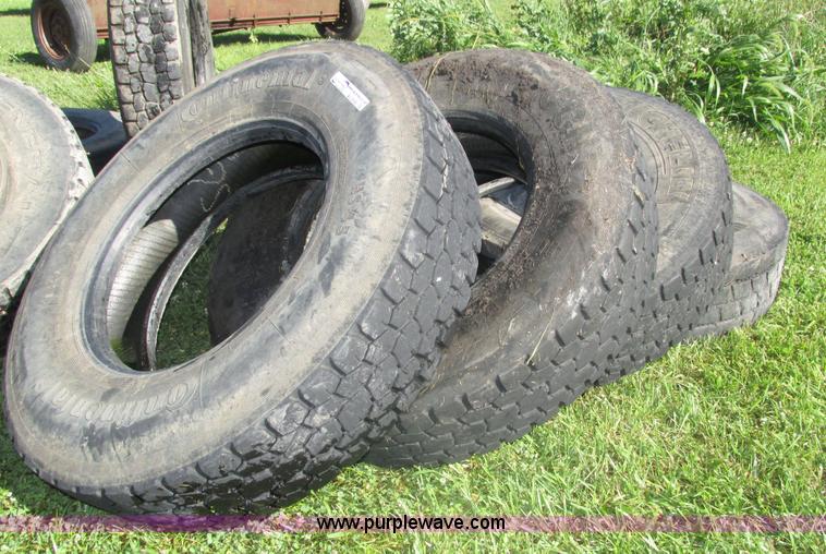 image for item AV9160 (4) 11R22.5 tires