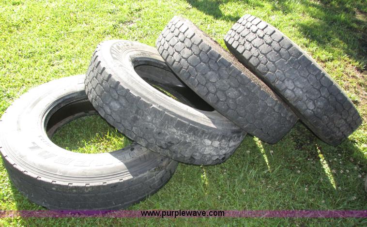 image for item AV9160 (4) 11R22.5 tires