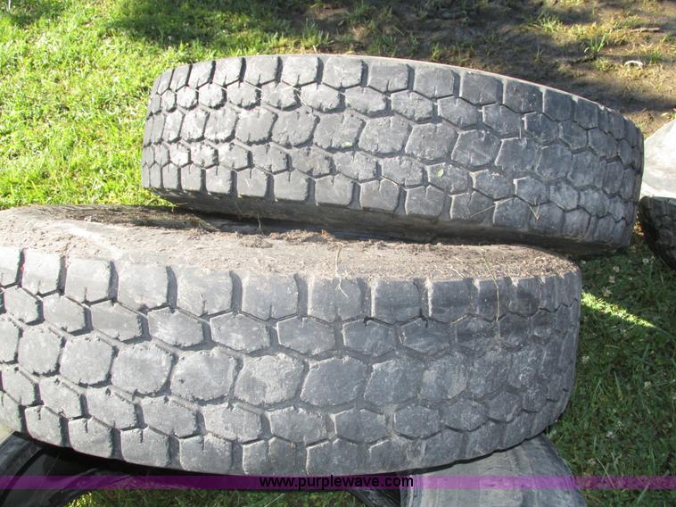 image for item AV9160 (4) 11R22.5 tires