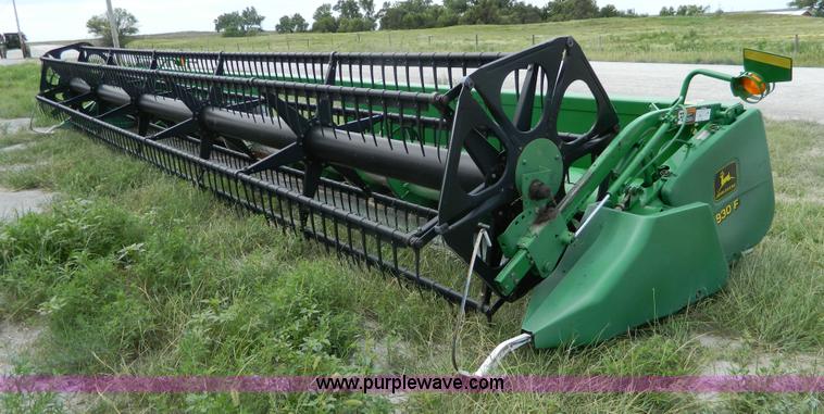 image for item BJ9058 2000 John Deere 930F flex head