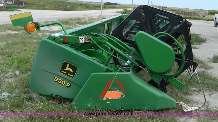 image for item BJ9058 2000 John Deere 930F flex head