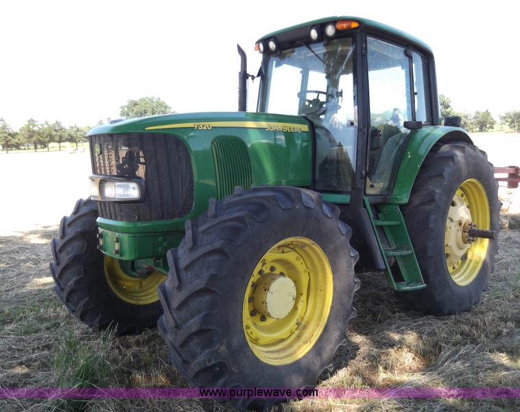 image for item D1650 2006 John Deere 7320 MFWD tractor