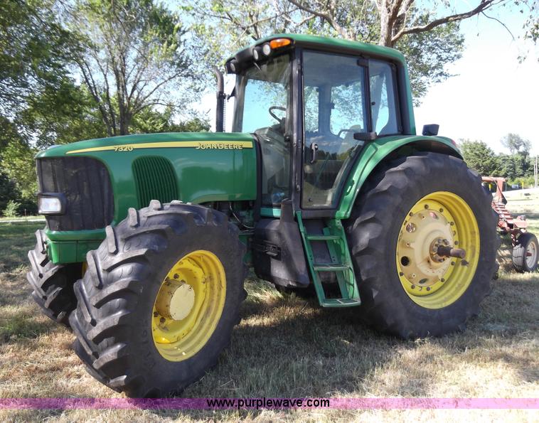 image for item D1650 2006 John Deere 7320 MFWD tractor