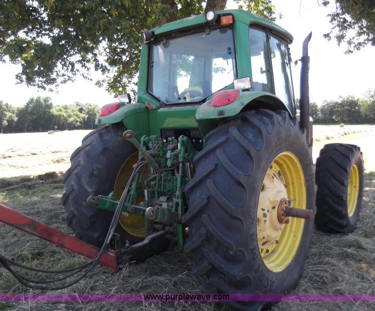 image for item D1650 2006 John Deere 7320 MFWD tractor