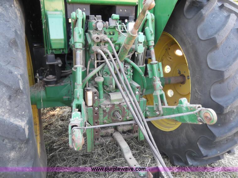 image for item D1650 2006 John Deere 7320 MFWD tractor