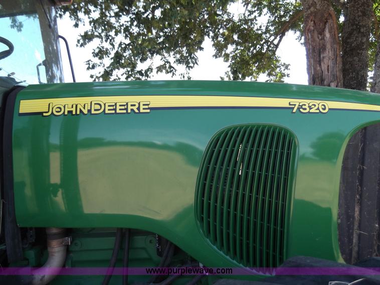 image for item D1650 2006 John Deere 7320 MFWD tractor