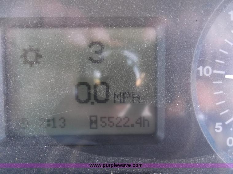 image for item D1650 2006 John Deere 7320 MFWD tractor