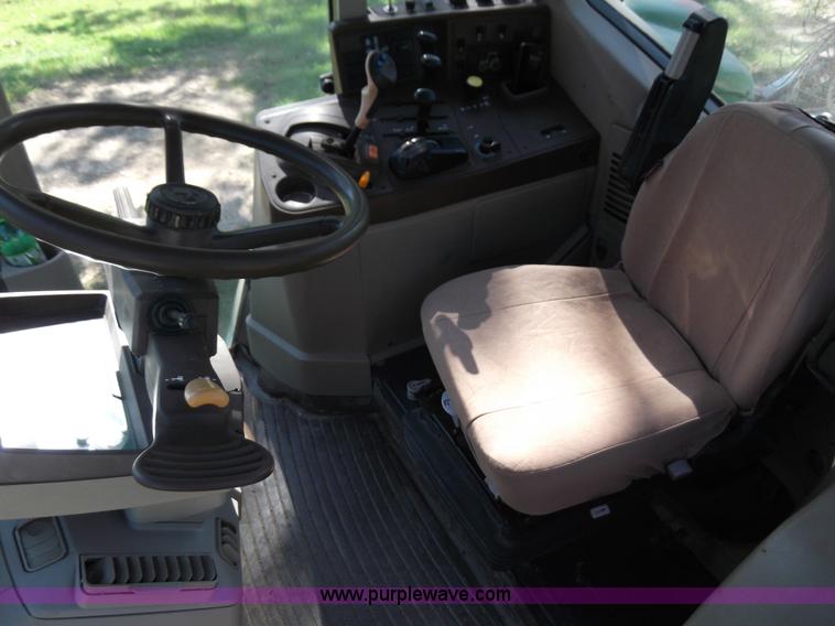 image for item D1650 2006 John Deere 7320 MFWD tractor