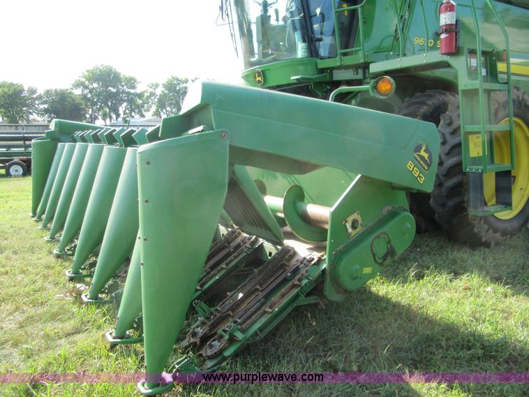 image for item D1661 1998 John Deere 893 corn head