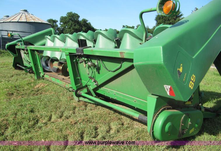 image for item D1661 1998 John Deere 893 corn head