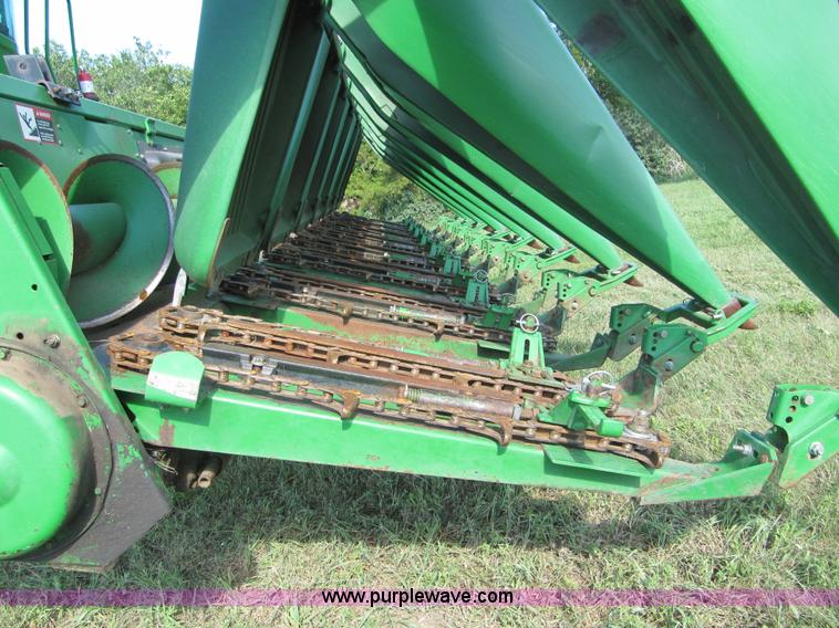 image for item D1661 1998 John Deere 893 corn head