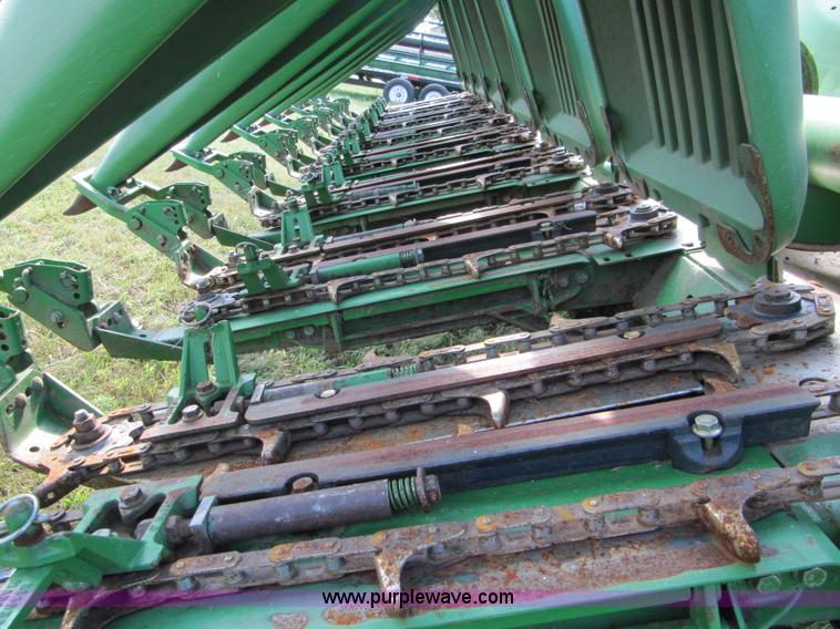 image for item D1661 1998 John Deere 893 corn head