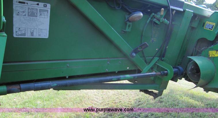 image for item D1661 1998 John Deere 893 corn head